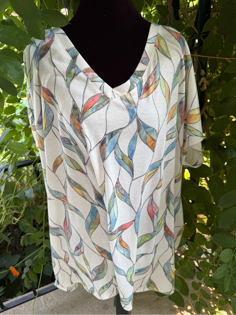 V-Neck Leaf Print Women’s Plus Top